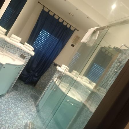 Residence Taverna Piacenza Bagian luar foto