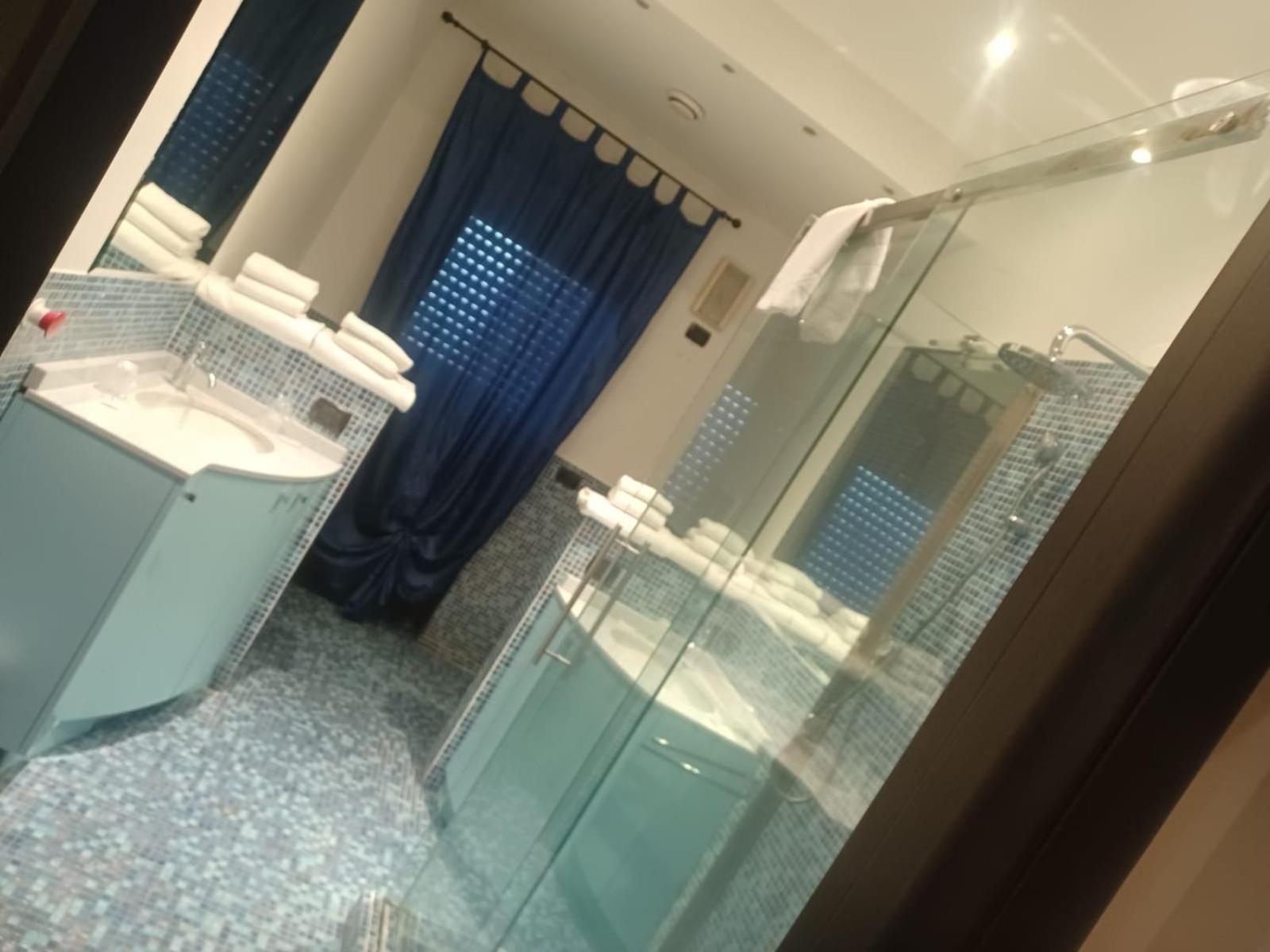 Residence Taverna Piacenza Bagian luar foto
